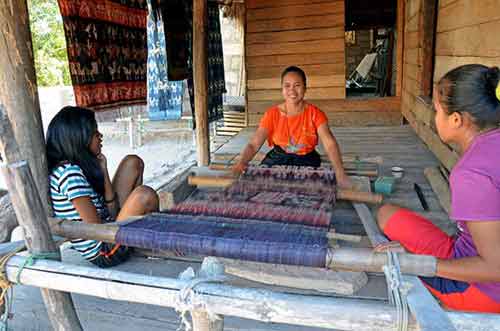 weaver praiyawang-AsiaPhotoStock