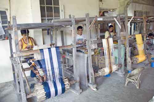 weavers camanggaan-AsiaPhotoStock