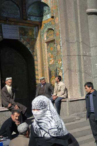 woman at mosque-AsiaPhotoStock