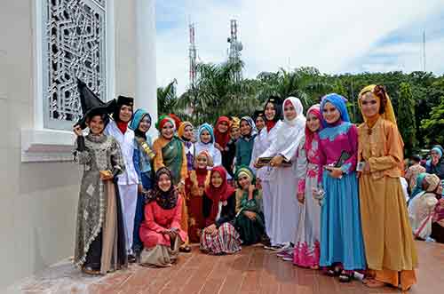 women mosque-AsiaPhotoStock