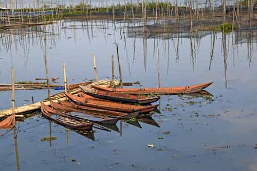 sinking boats-AsiaPhotoStock