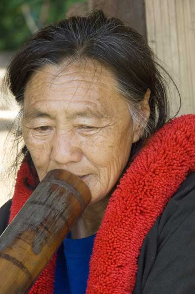yao smoking pipe-AsiaPhotoStock