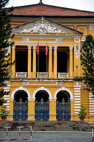 yellow building-AsiaPhotoStock