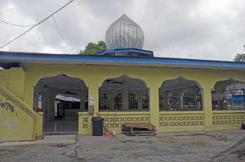 yellow mosque-AsiaPhotoStock