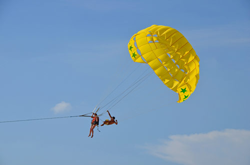 yellow paraglider-AsiaPhotoStock