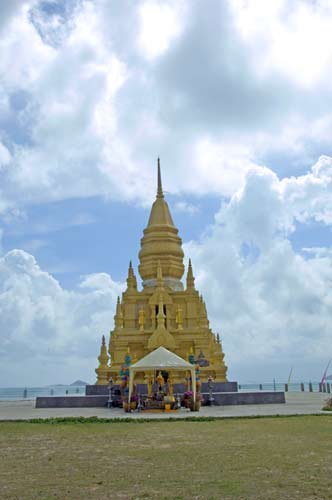 yellow temple laem sor-AsiaPhotoStock
