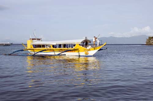 yellow pump boat-AsiaPhotoStock