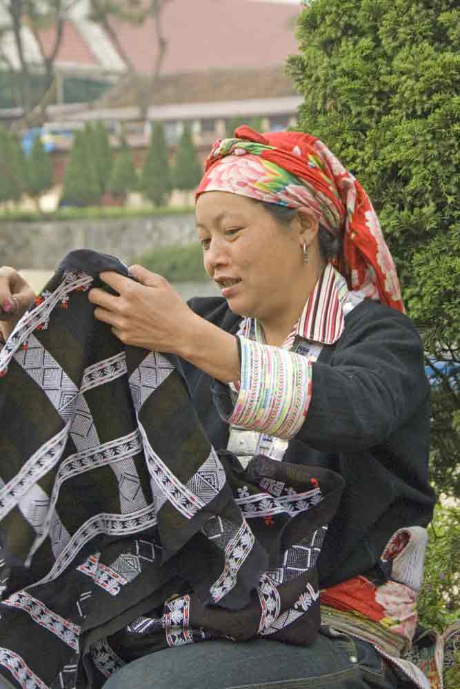 red dzao sewing-AsiaPhotoStock