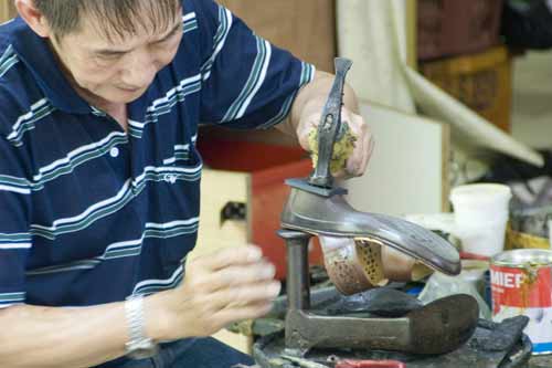 cobbler-AsiaPhotoStock