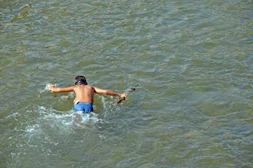 gun fishing-AsiaPhotoStock