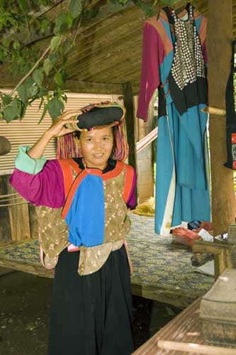 lisu lady waving-AsiaPhotoStock