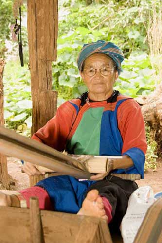 lisu weaving cloth-AsiaPhotoStock