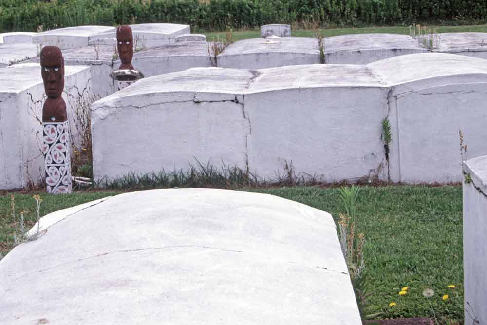 maori tombs-AsiaPhotoStock