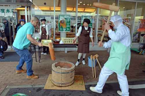 pounding rice-AsiaPhotoStock