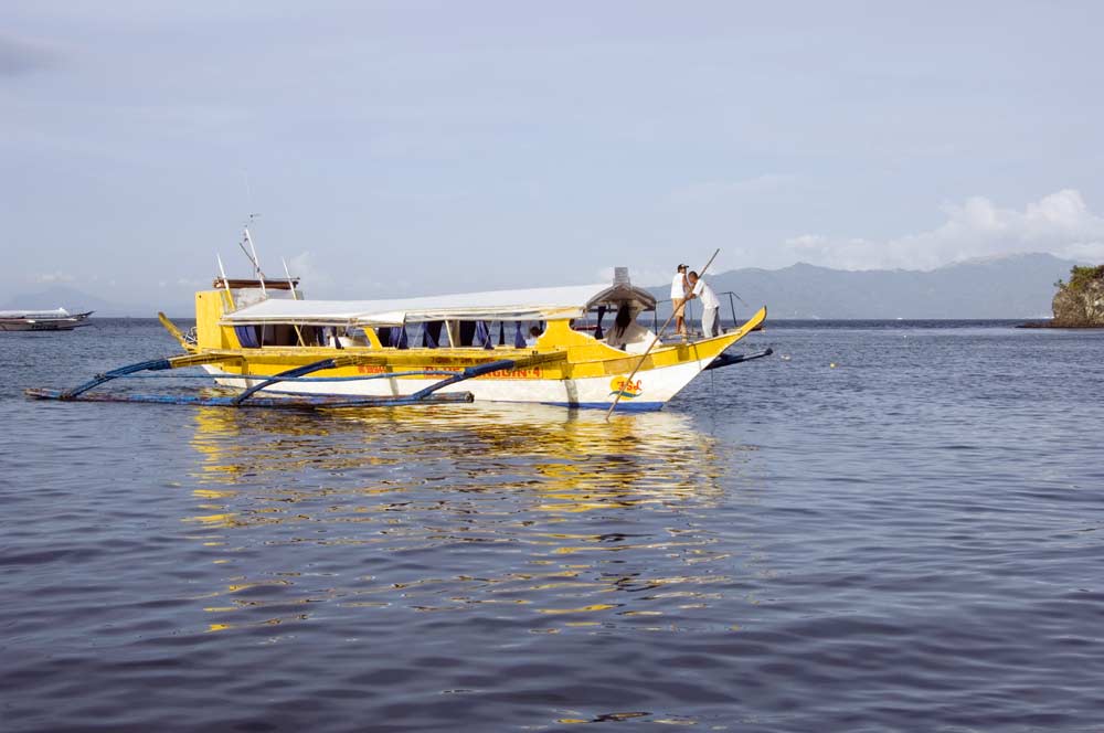 yellow pump boat-AsiaPhotoStock